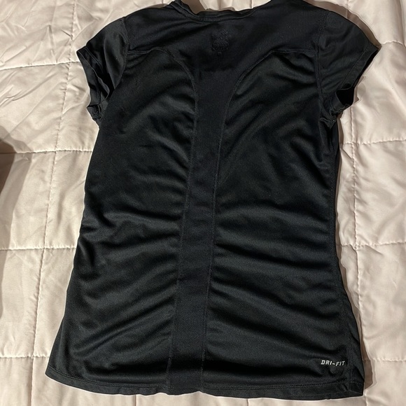 Nike dry fit too - Picture 2 of 2